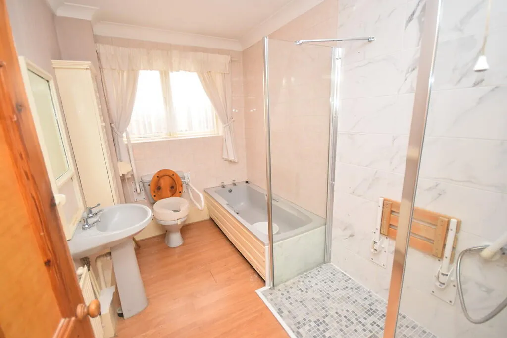 2 bed Detached Bungalow