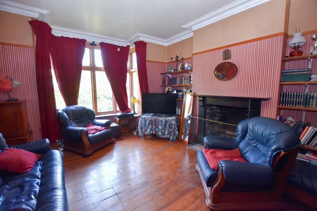 4 bed Semi-Detached
