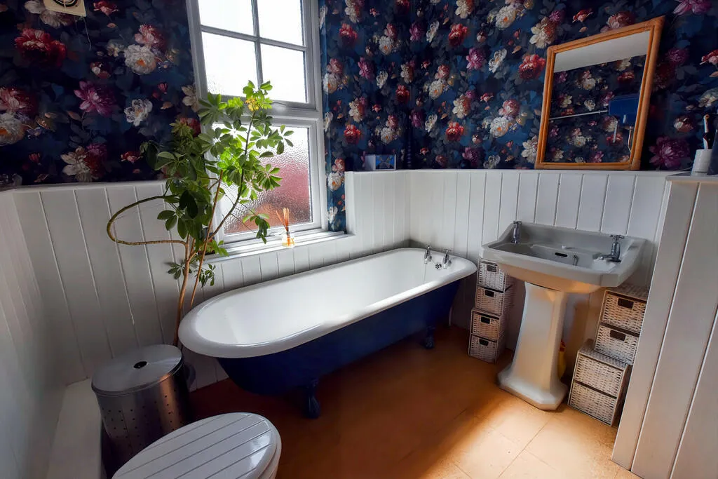 4 bed Semi-Detached