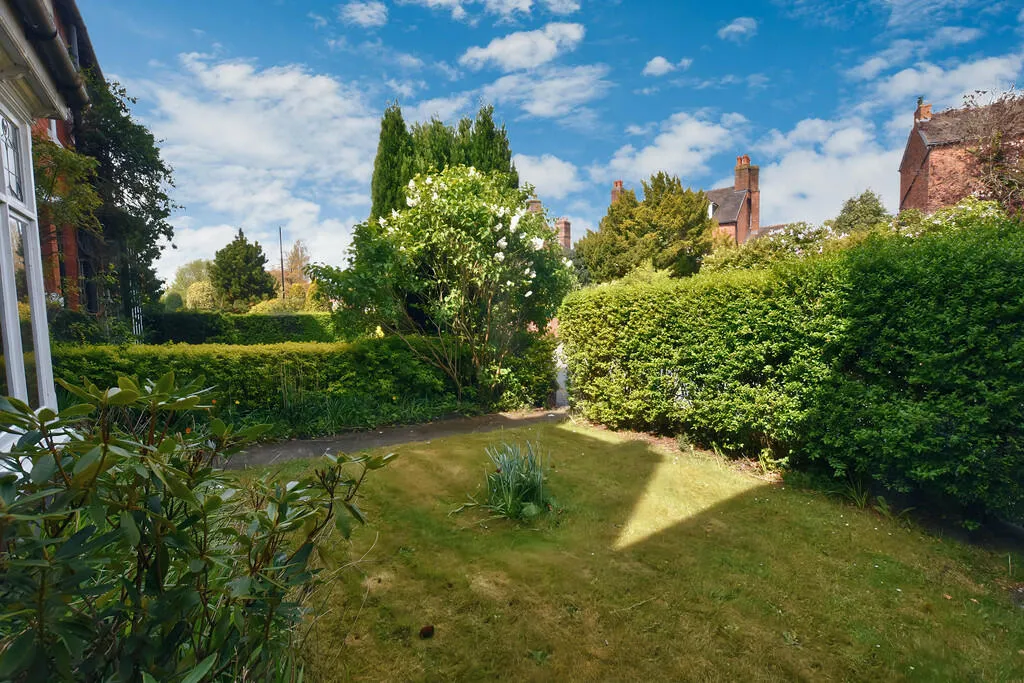 4 bed Semi-Detached
