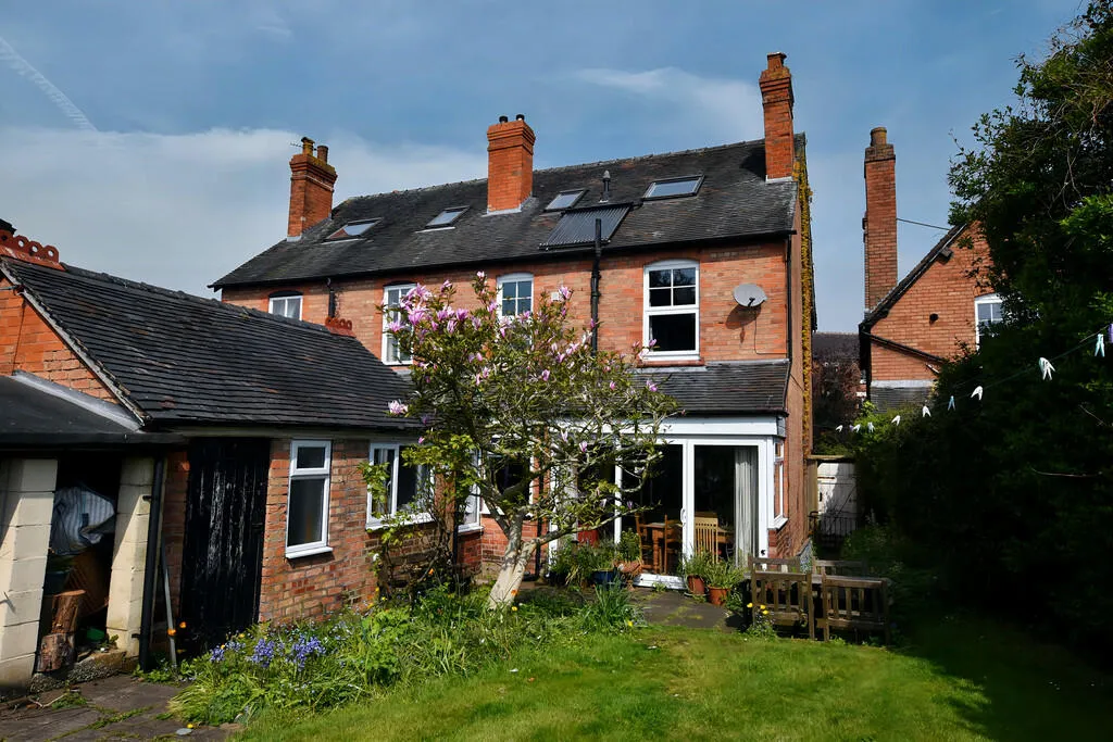 4 bed Semi-Detached