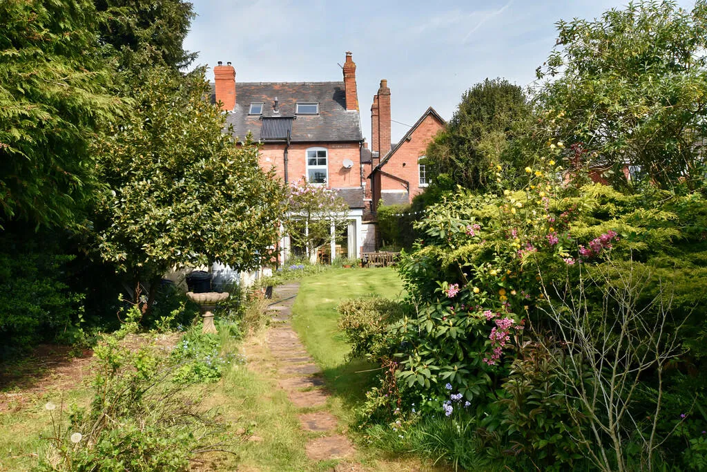 4 bed Semi-Detached