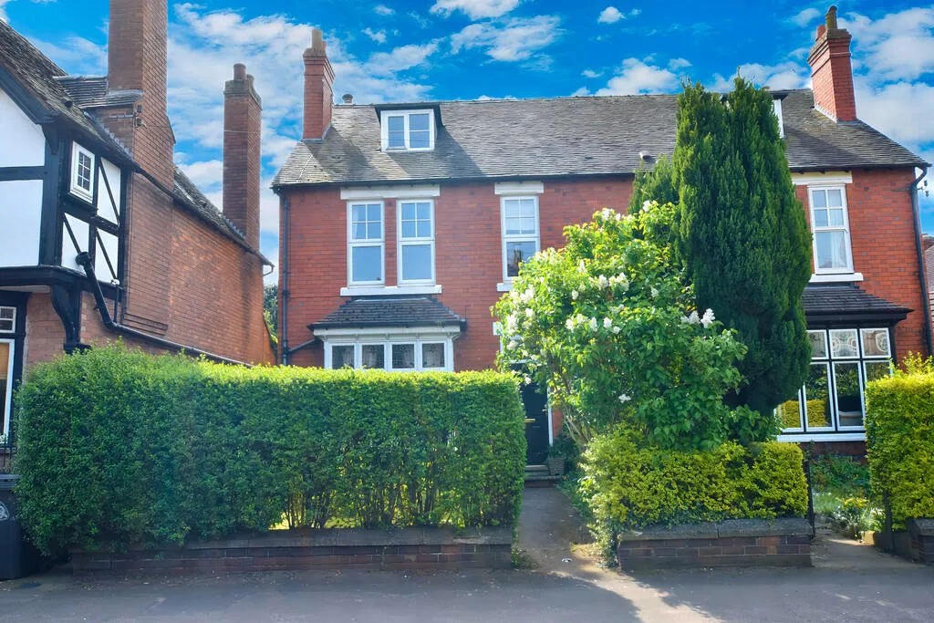4 bed Semi-Detached