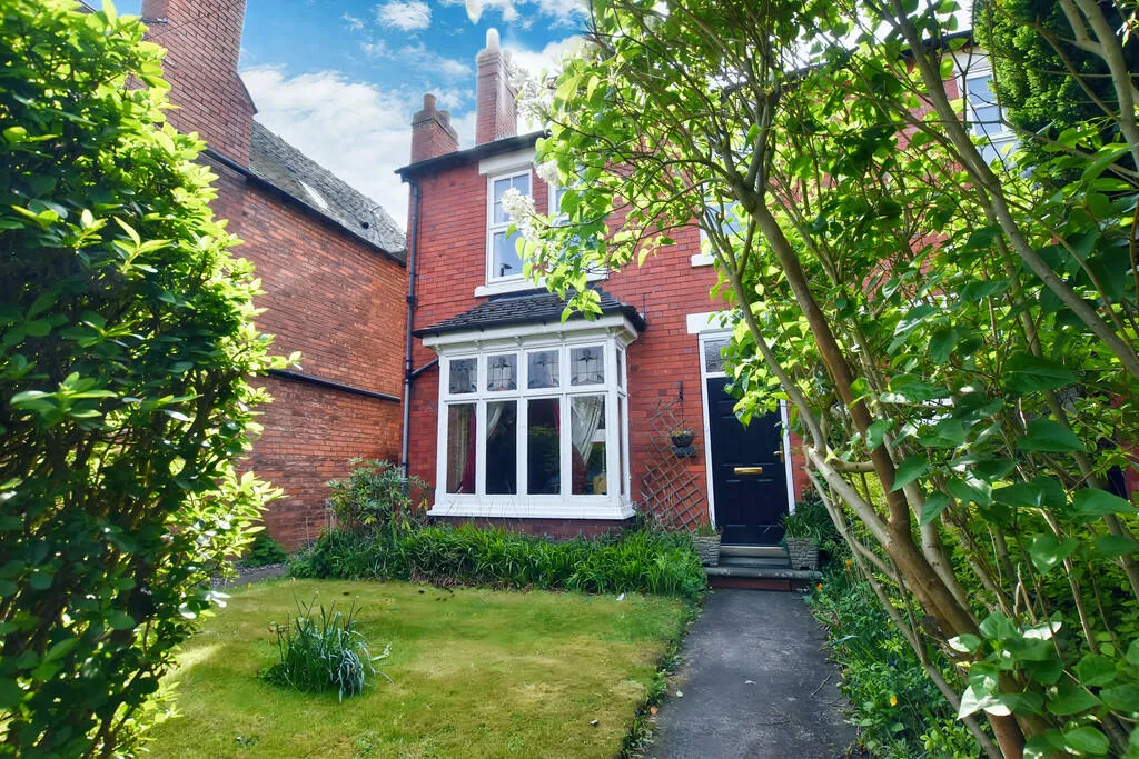4 bed Semi-Detached