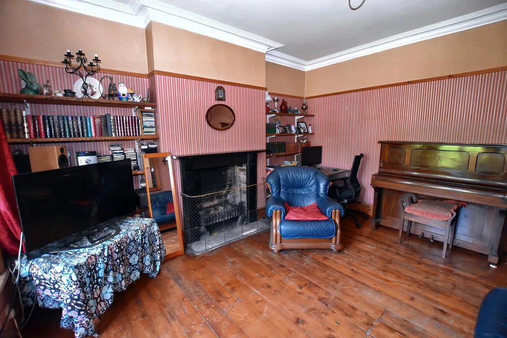 4 bed Semi-Detached