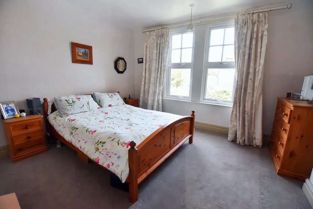 4 bed Semi-Detached