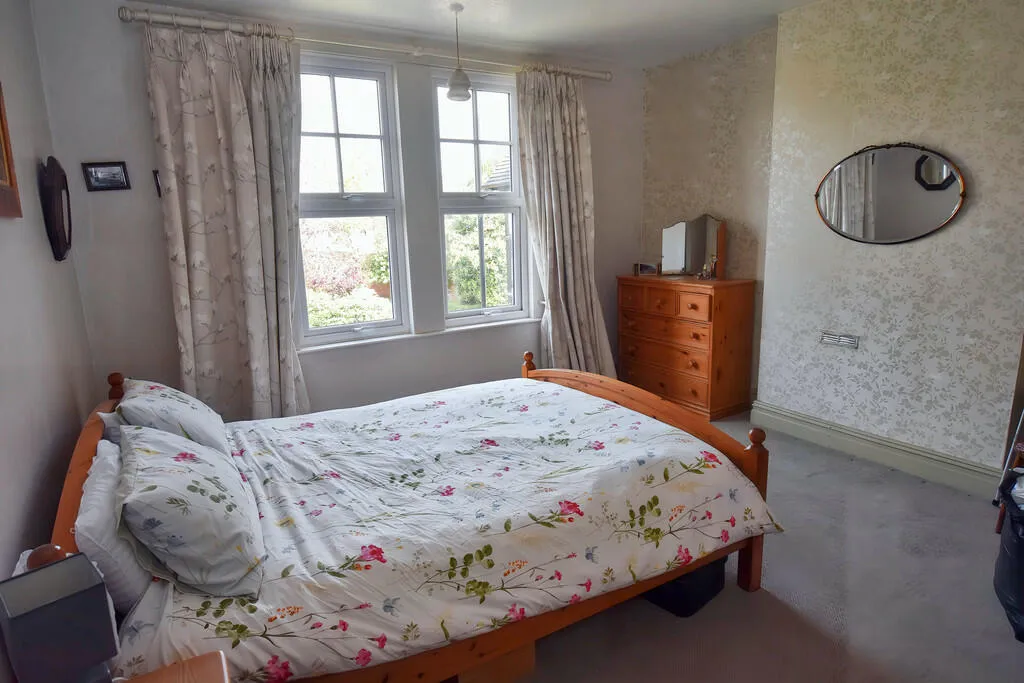 4 bed Semi-Detached