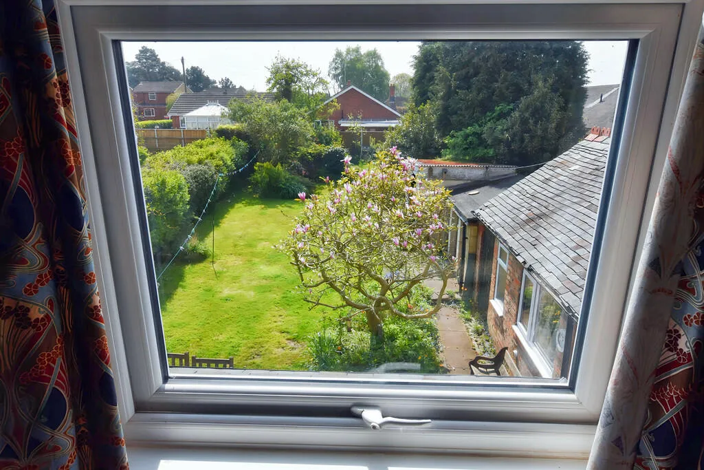 4 bed Semi-Detached