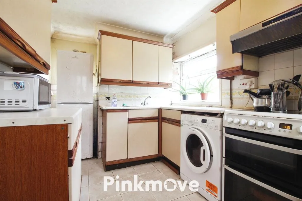 4 bed Detached
