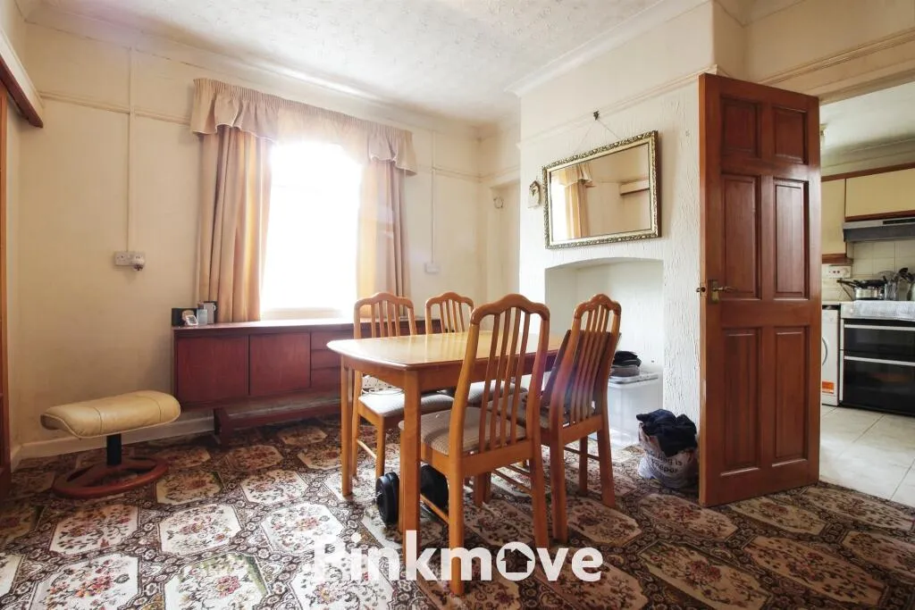 4 bed Detached