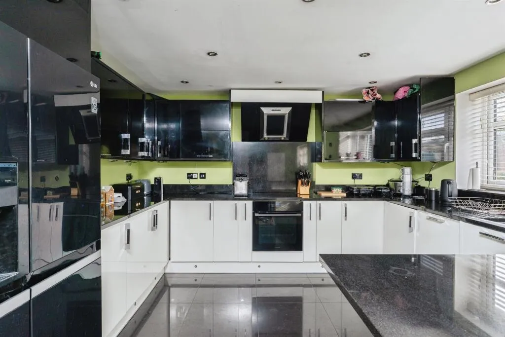 4 bed Detached