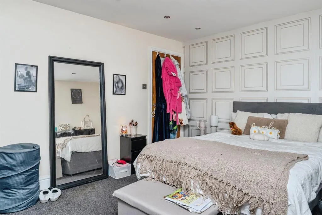 4 bed Detached