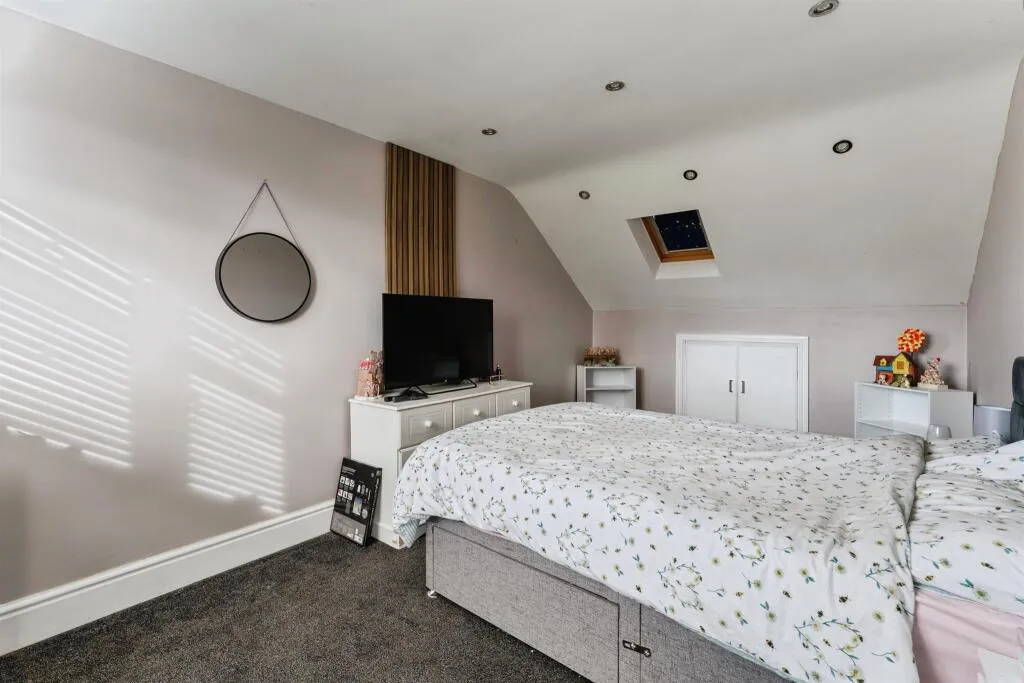4 bed Detached