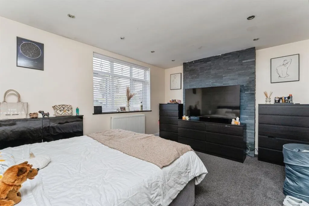 4 bed Detached