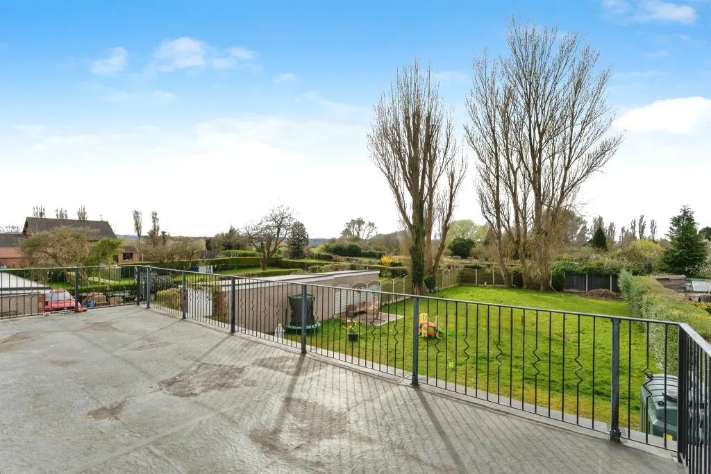 4 bed Detached