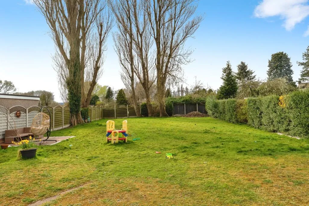 4 bed Detached