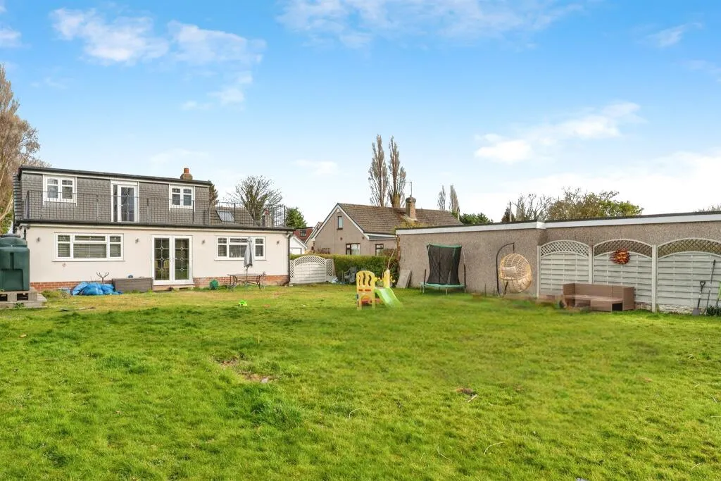 4 bed Detached