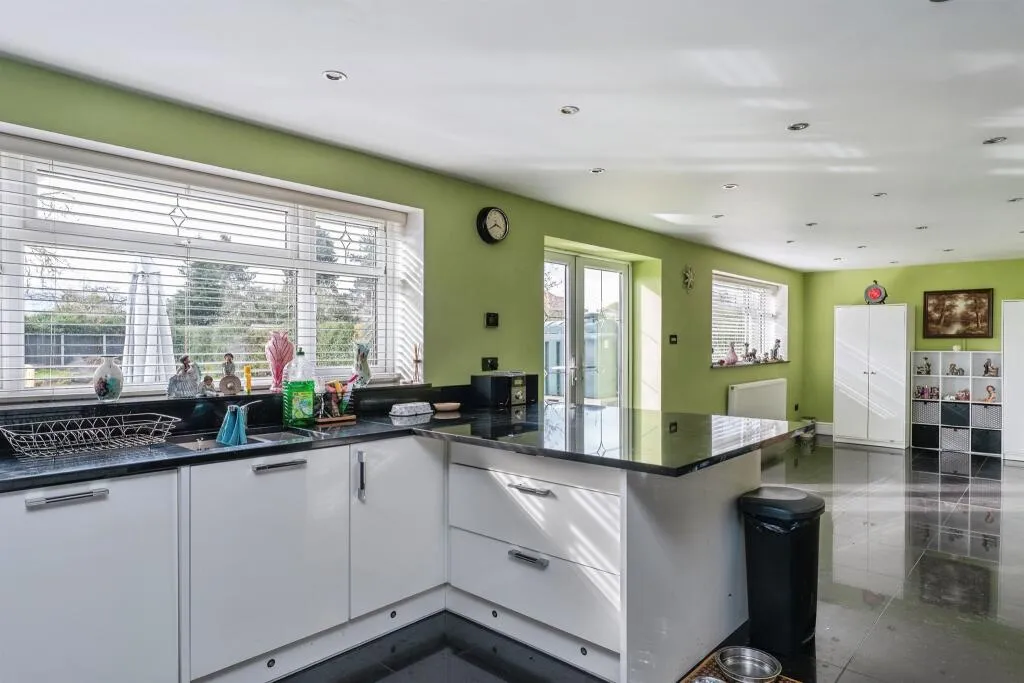 4 bed Detached