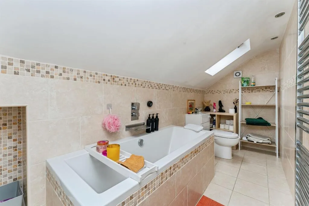 4 bed Detached