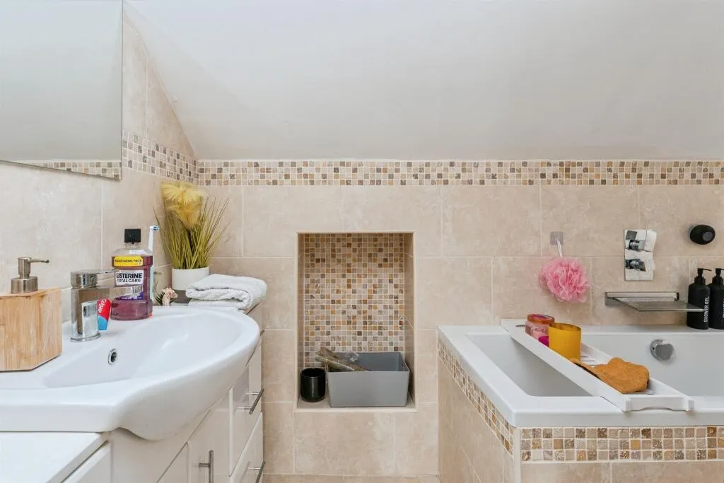4 bed Detached