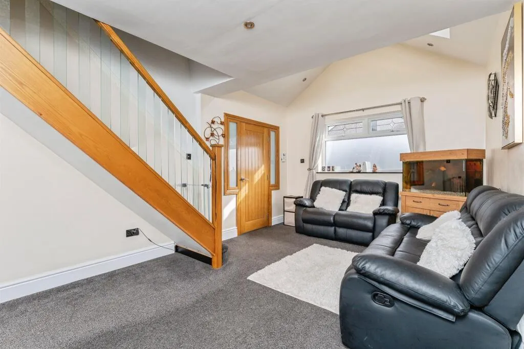 4 bed Detached