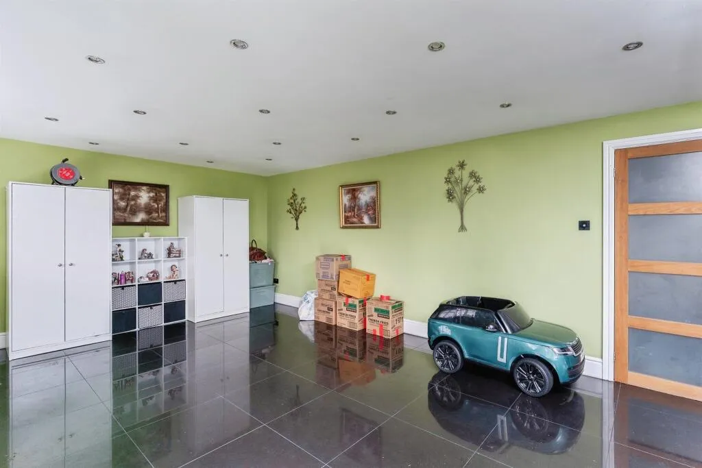 4 bed Detached
