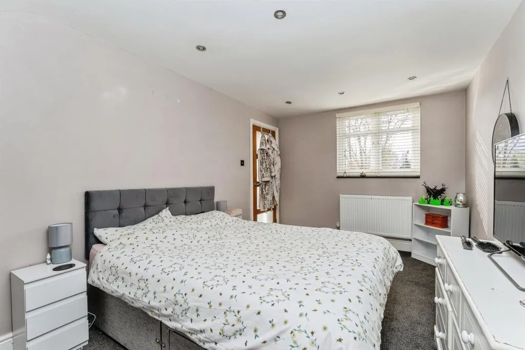 4 bed Detached