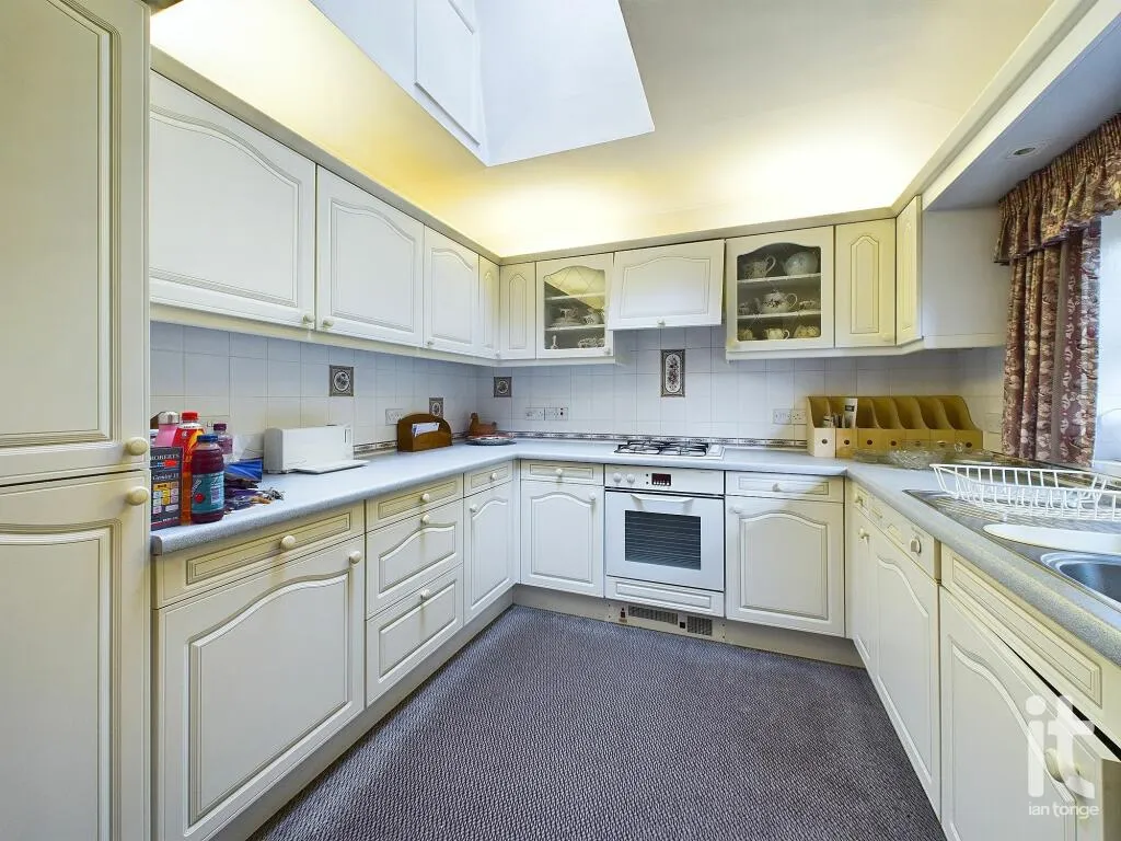 4 bed Semi-Detached