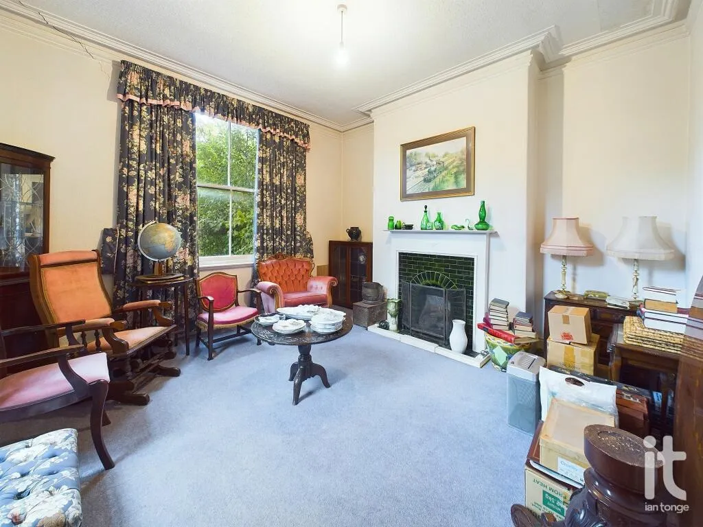 4 bed Semi-Detached