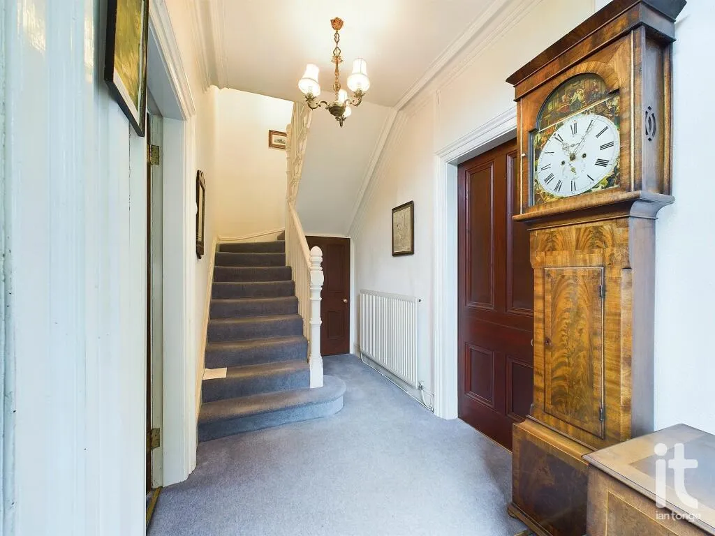 4 bed Semi-Detached
