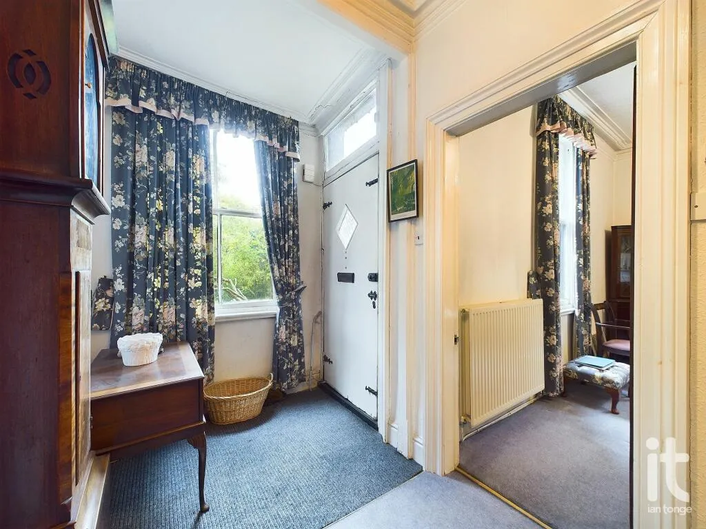 4 bed Semi-Detached