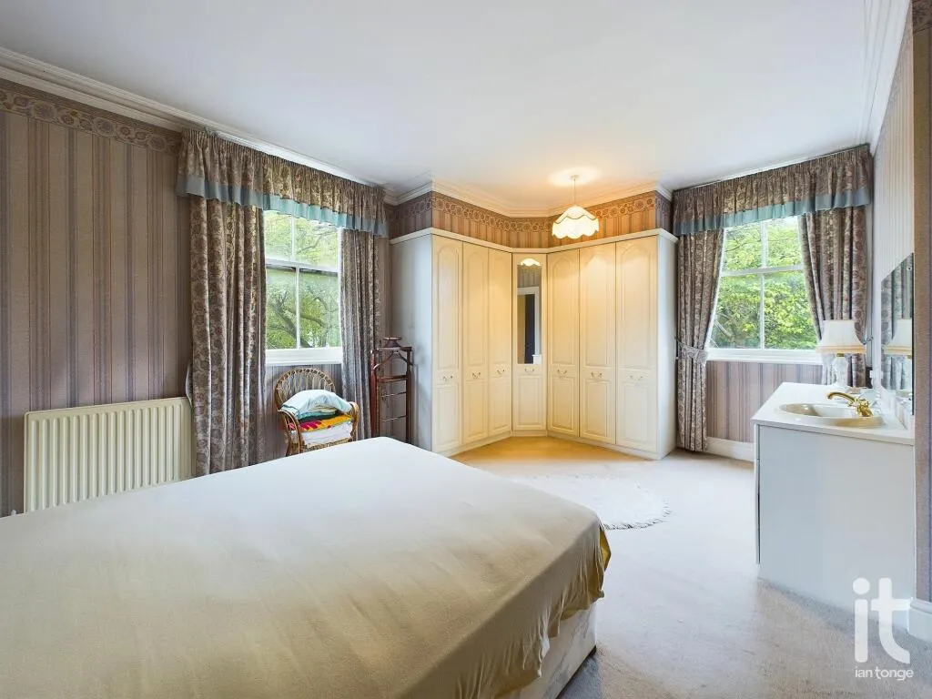 4 bed Semi-Detached