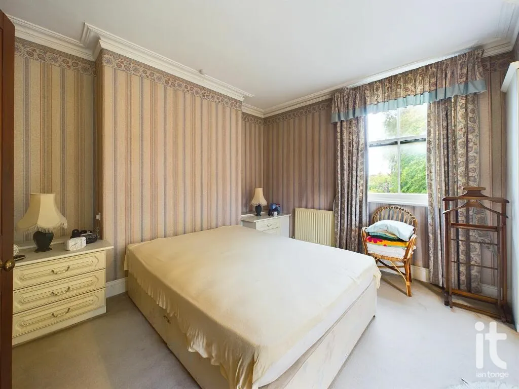 4 bed Semi-Detached