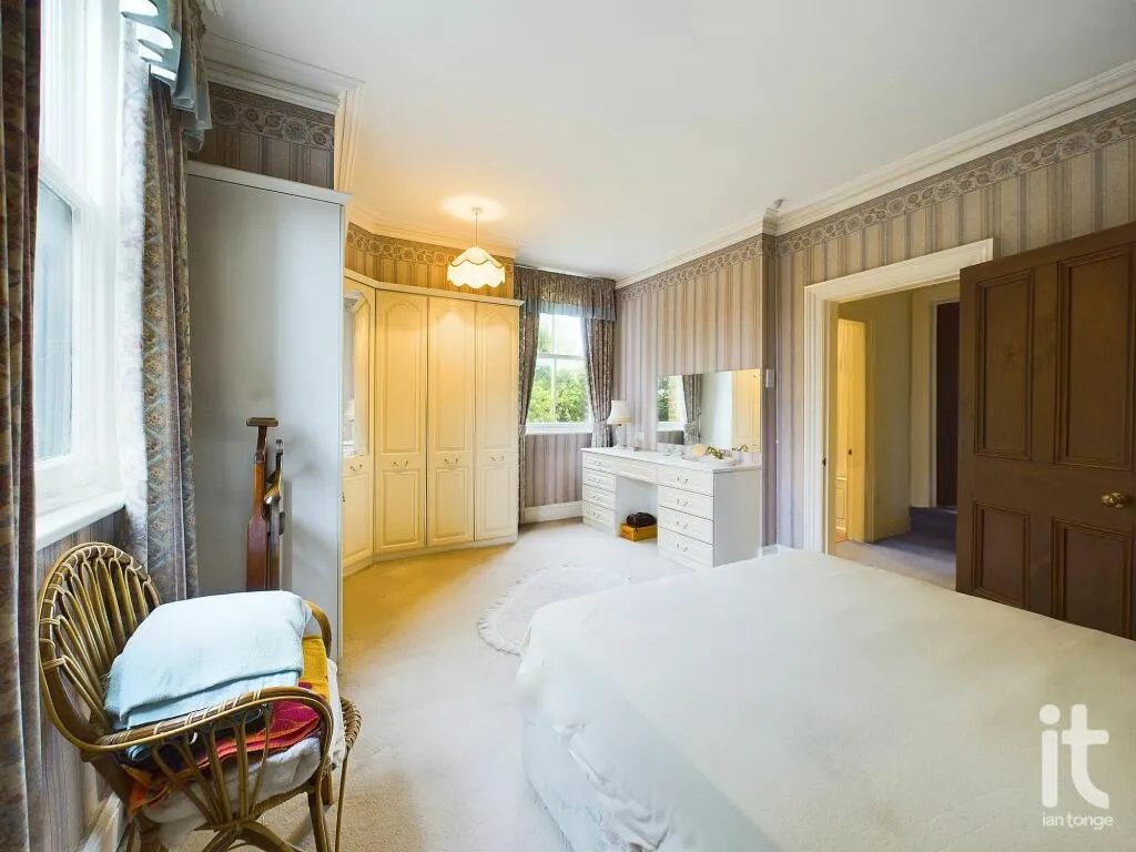 4 bed Semi-Detached