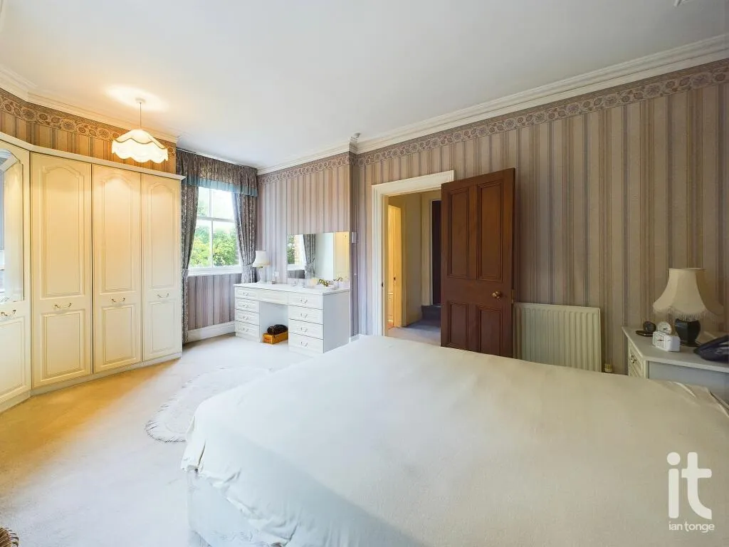 4 bed Semi-Detached