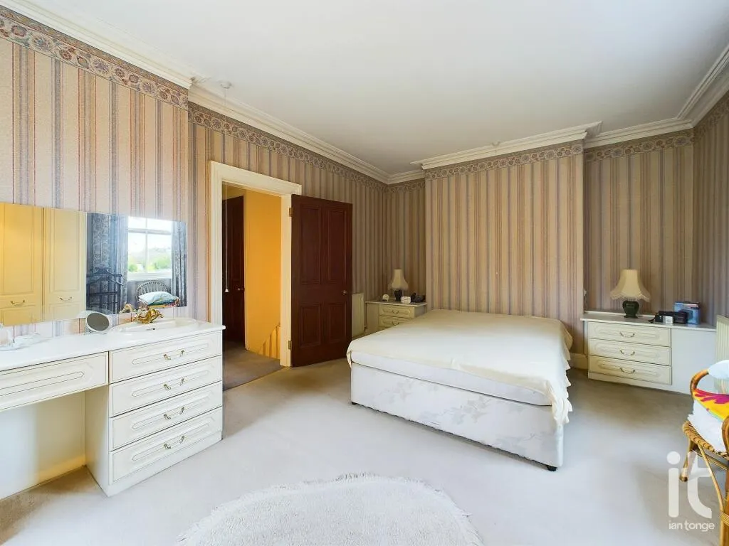 4 bed Semi-Detached