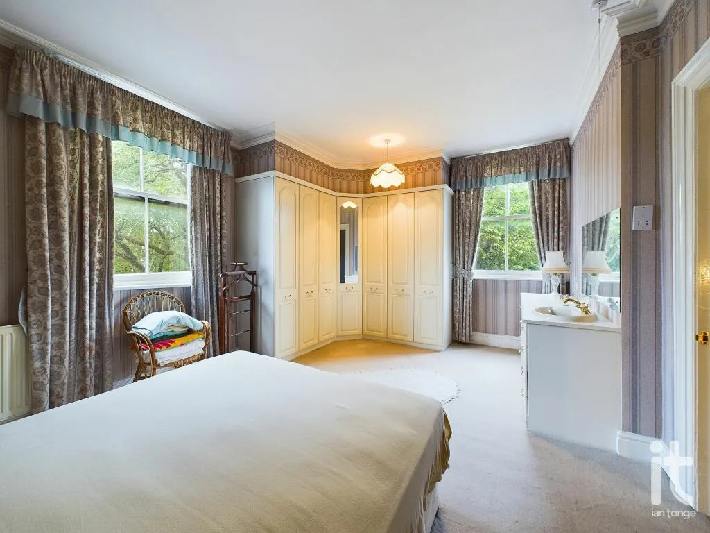 4 bed Semi-Detached