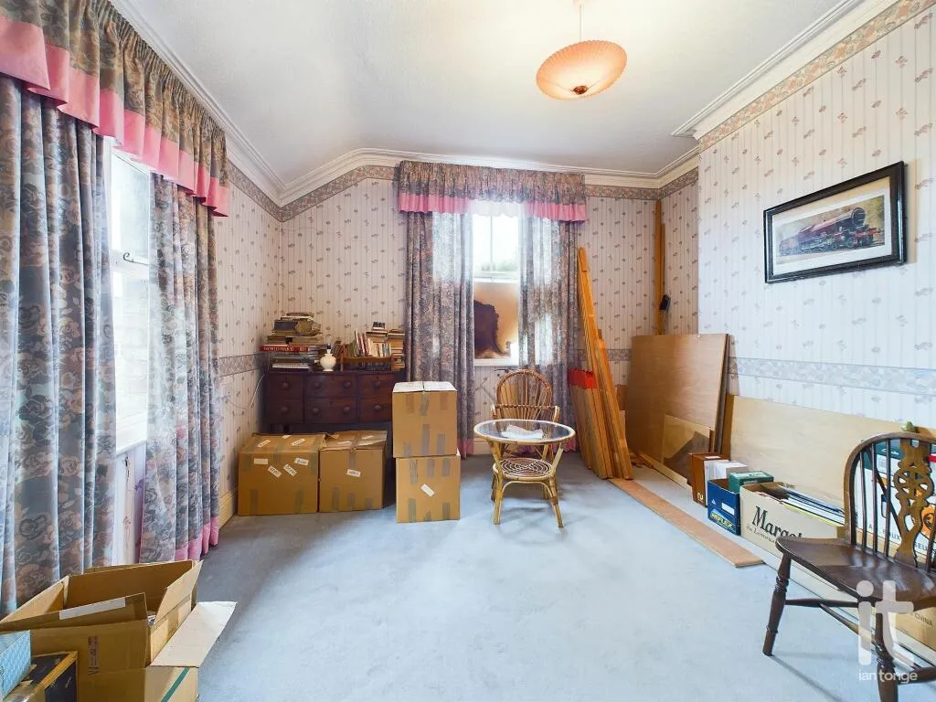 4 bed Semi-Detached