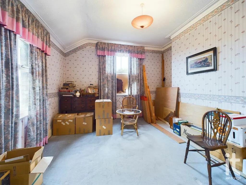 4 bed Semi-Detached