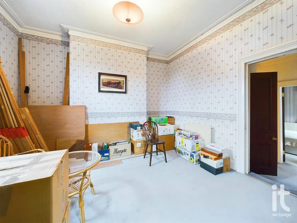 4 bed Semi-Detached