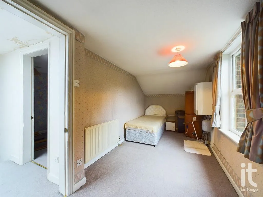 4 bed Semi-Detached