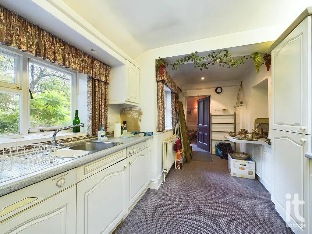 4 bed Semi-Detached