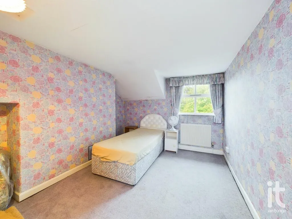 4 bed Semi-Detached