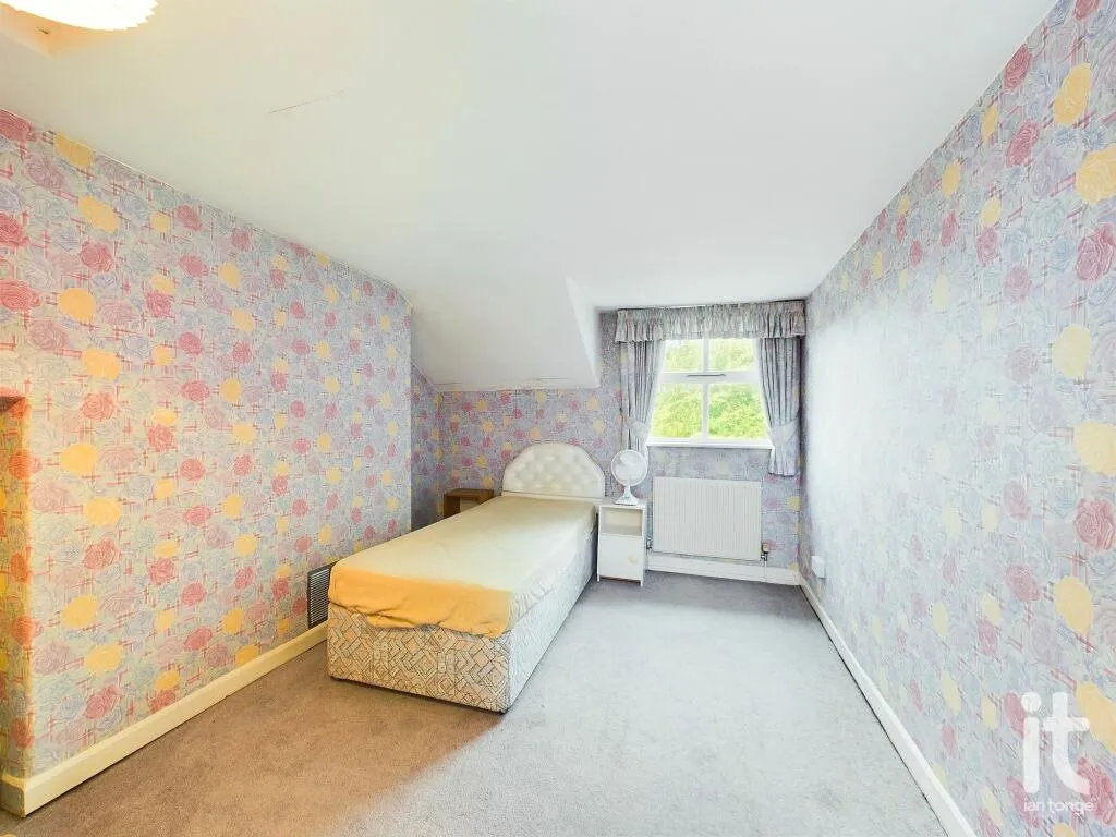 4 bed Semi-Detached