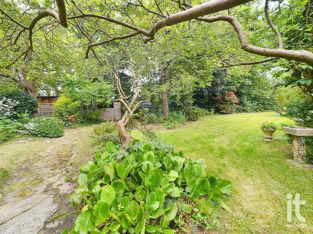 4 bed Semi-Detached