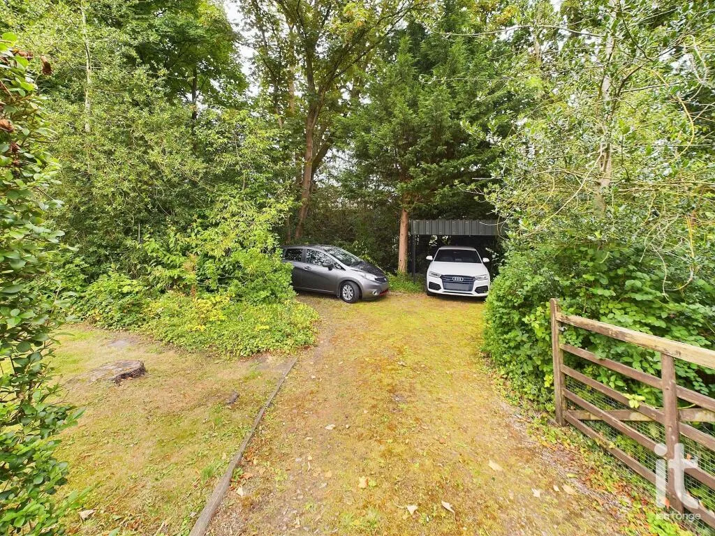 4 bed Semi-Detached