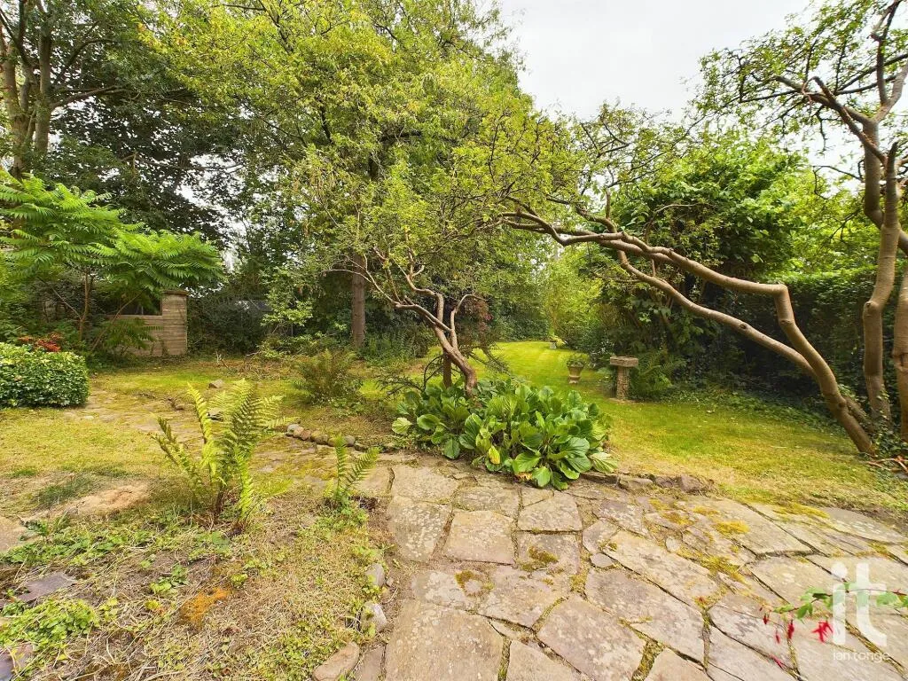 4 bed Semi-Detached