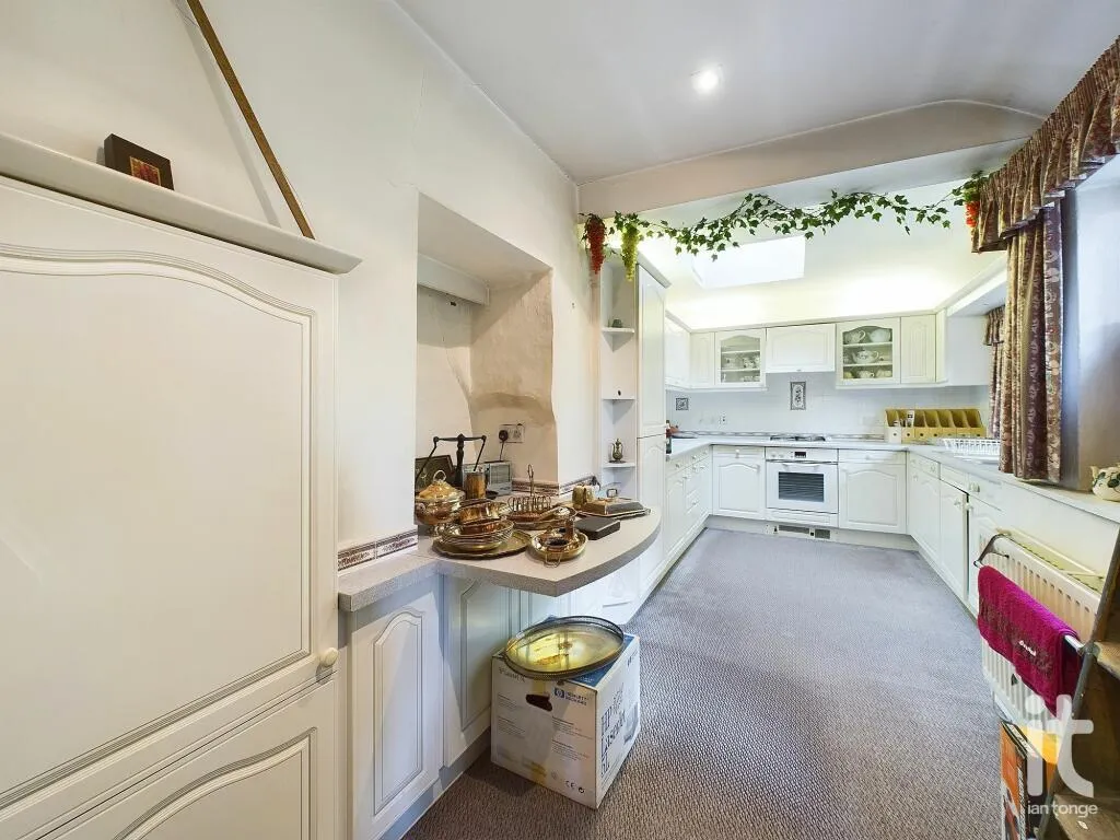 4 bed Semi-Detached