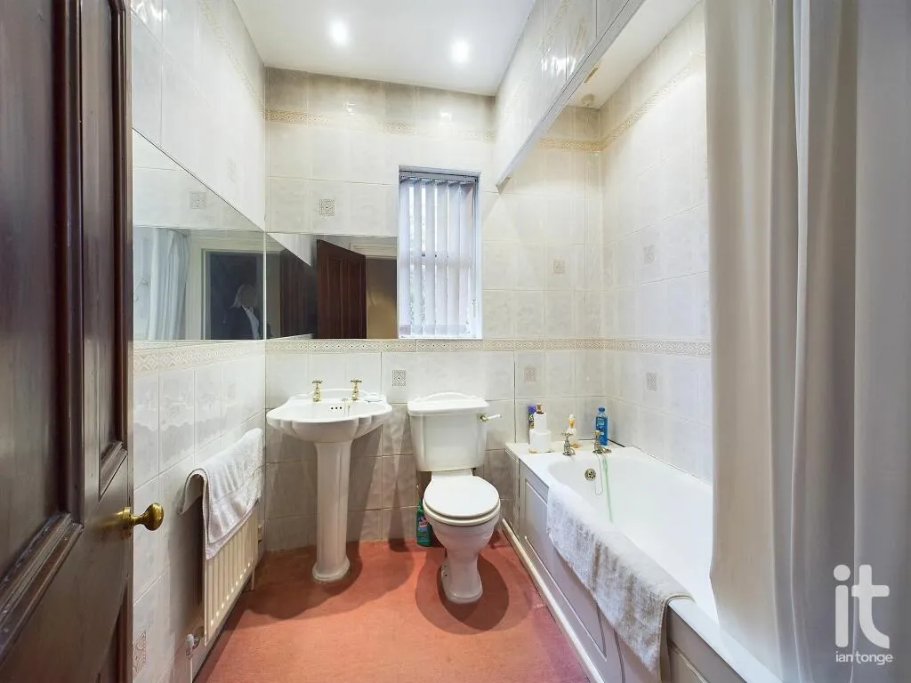 4 bed Semi-Detached