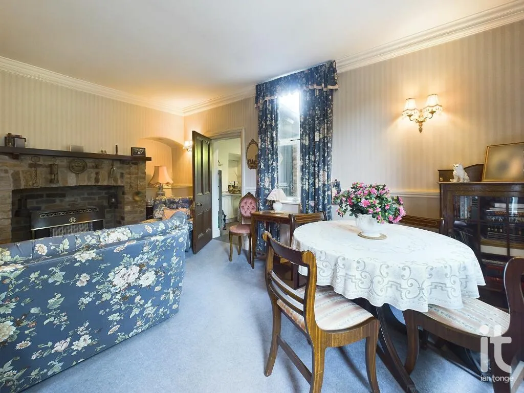 4 bed Semi-Detached